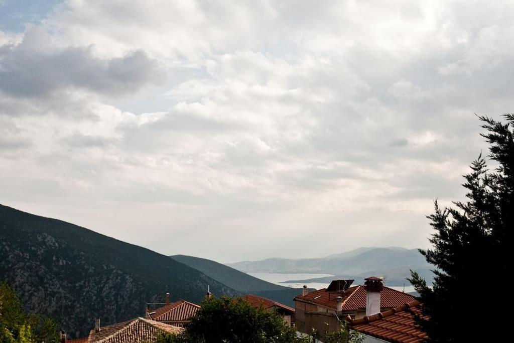 House In Delphi Villa Eksteriør billede